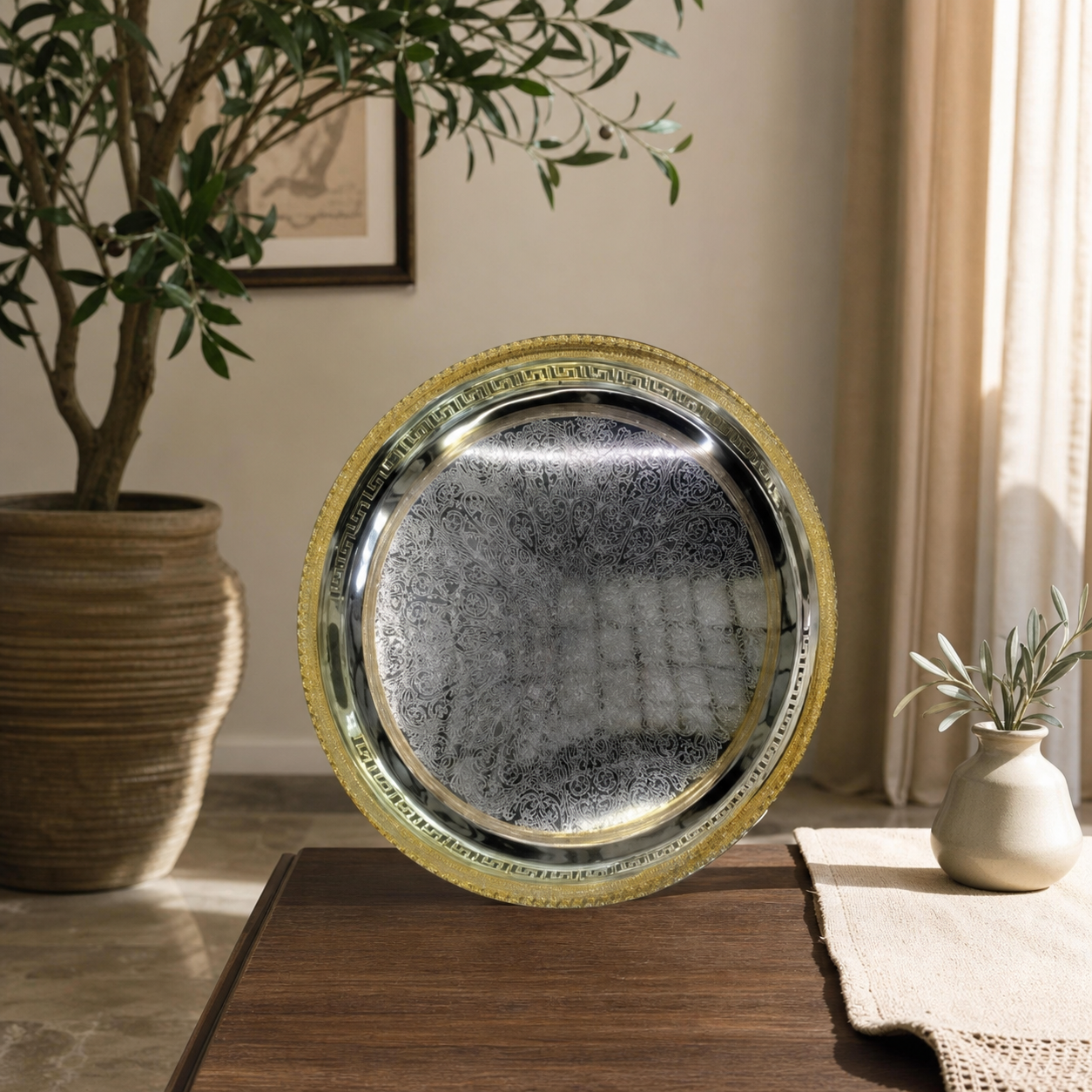 Round stainless steel serving tray, 43 cm, silver with gold rim