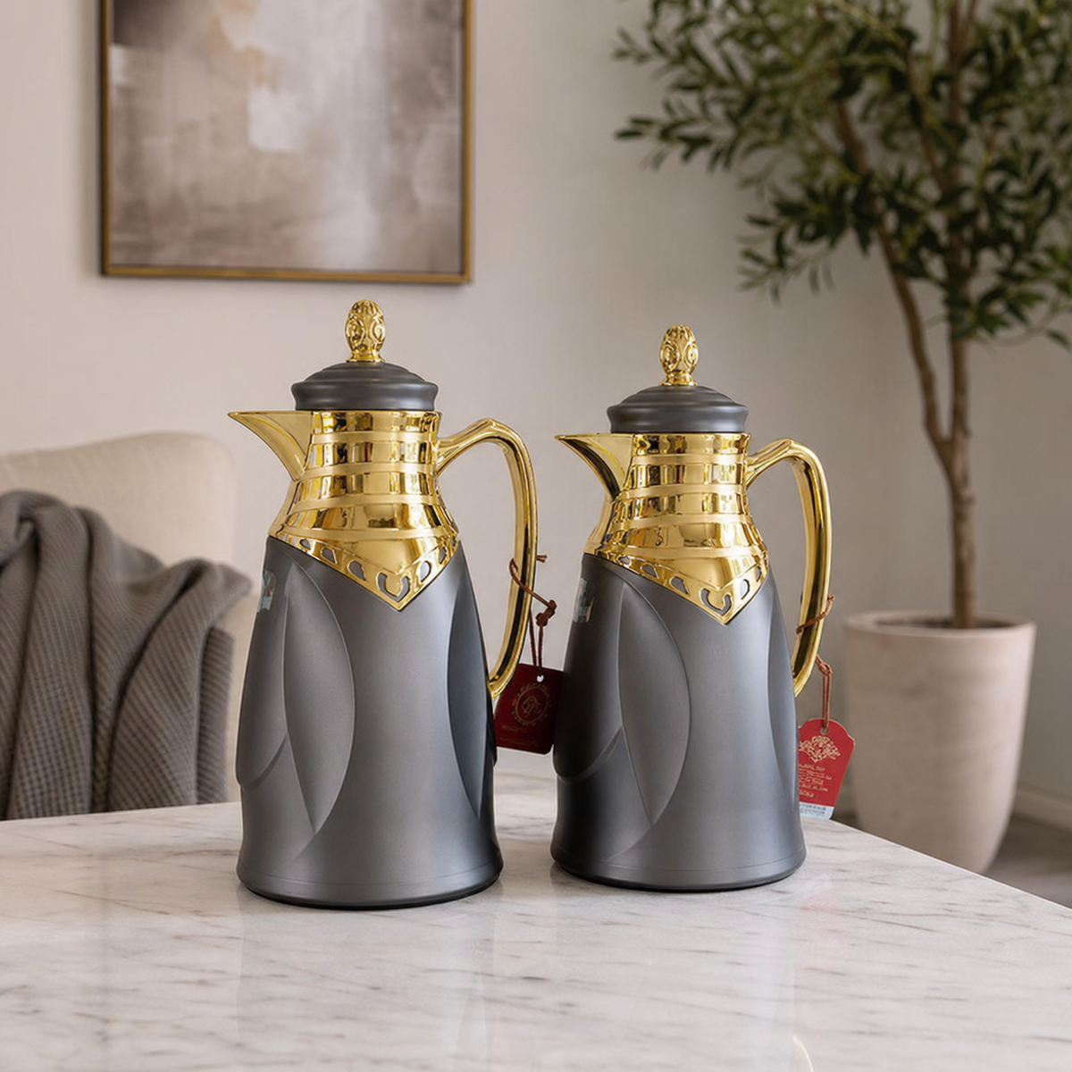 Grey and gunmetal flask gift set with gold-tone neck and handle, 0.7 L and 1.0 L flasks