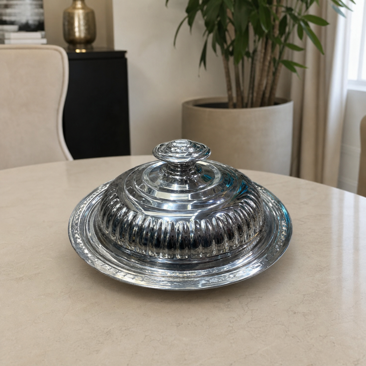 Silver stainless steel tray with cover, 40 to 50 cm