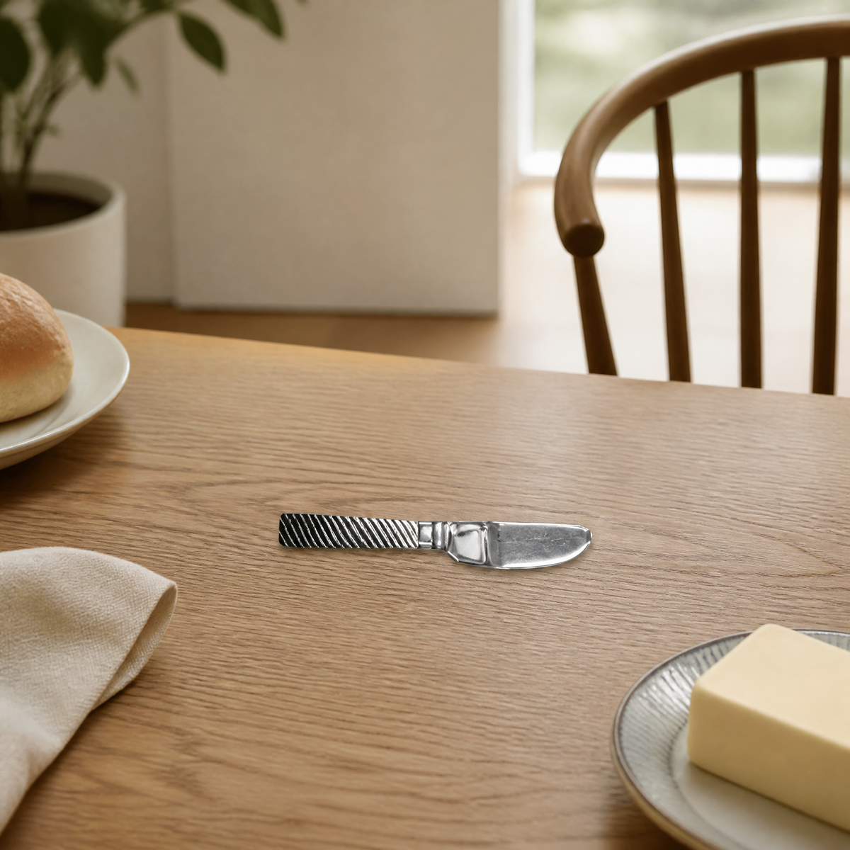 One of six butter knives 23 cm